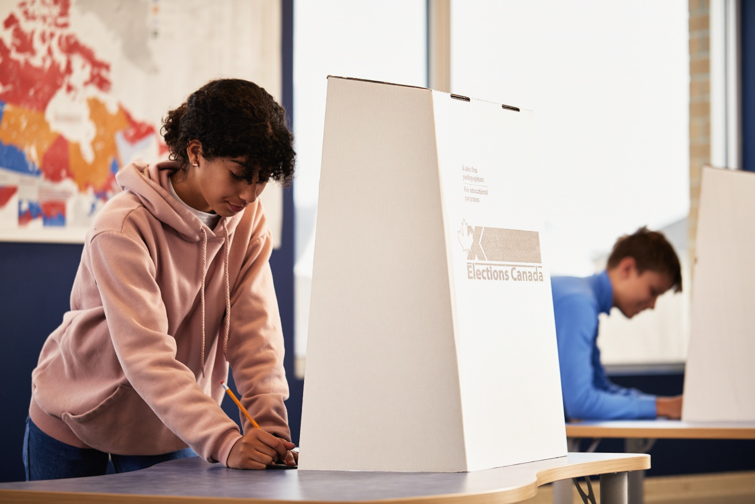 StudentVoting2_photoshoot2019 Students behind voting screens