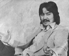 VRTT_Inuit_1979_FR Photographie de campagne en noir et blanc de Peter Ittinuar.