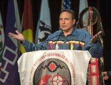 VRTT_FNP_2019_FR Chef national de l’Assemblée des Premières Nations, Perry Bellegarde, qui s’adresse à la foule à l’Assemblée des Premières Nations.